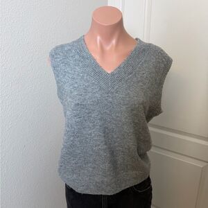 Primark Knit Gray V-Neck Sleeveless Sweater Vest Sz XS